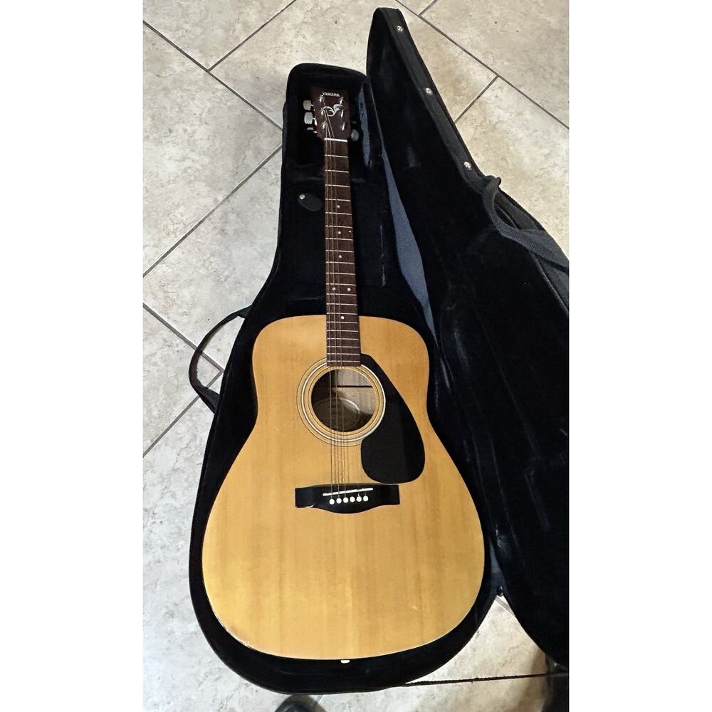 Yamaha FG-401 Acoustic Guitar natural finish w/ case – Used, Very Good Condition